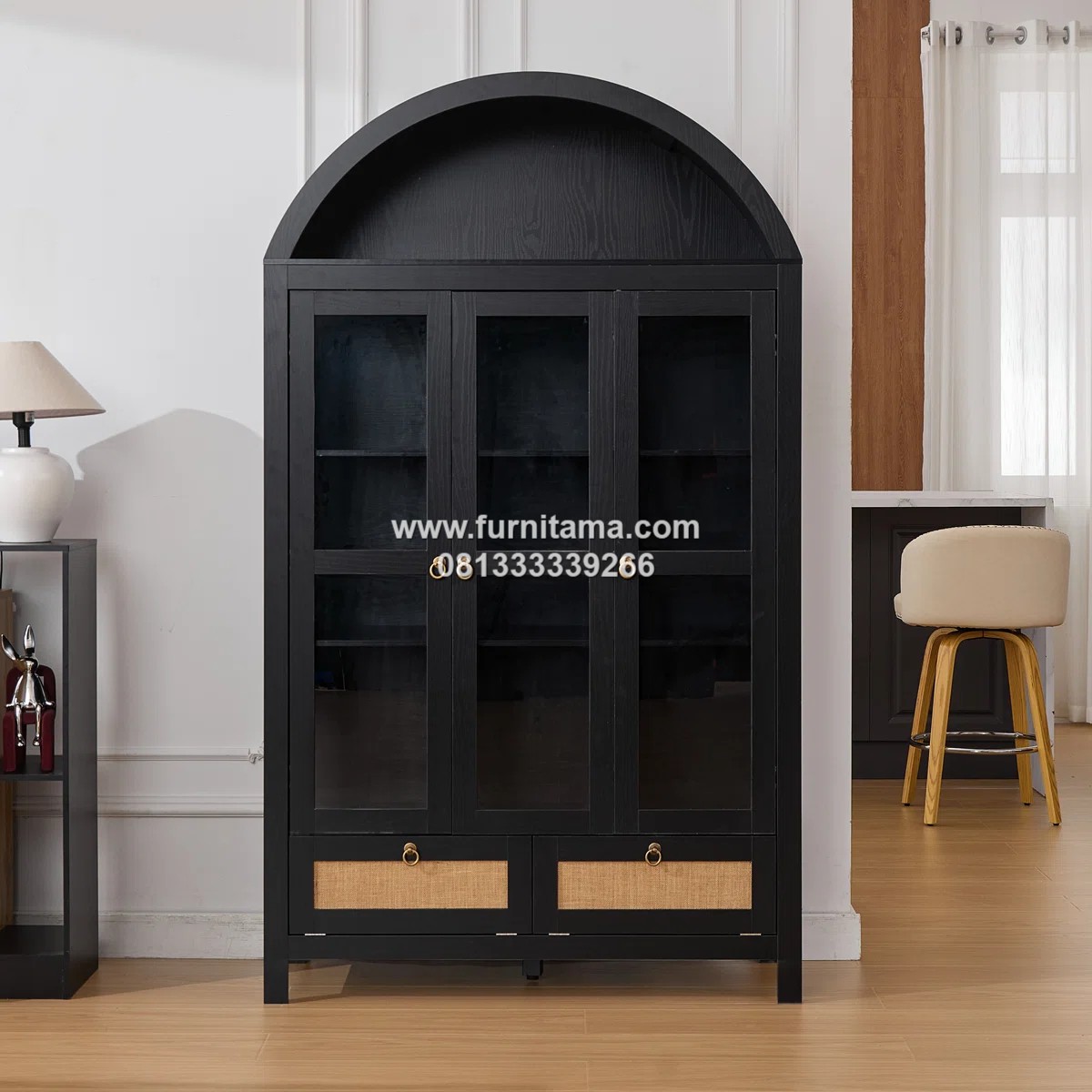 Lemari Hias Lengkung Kayu Jati Warna Hitam Modern 2 Lemari Hias Lengkung Kayu Jati Warna Hitam Modern